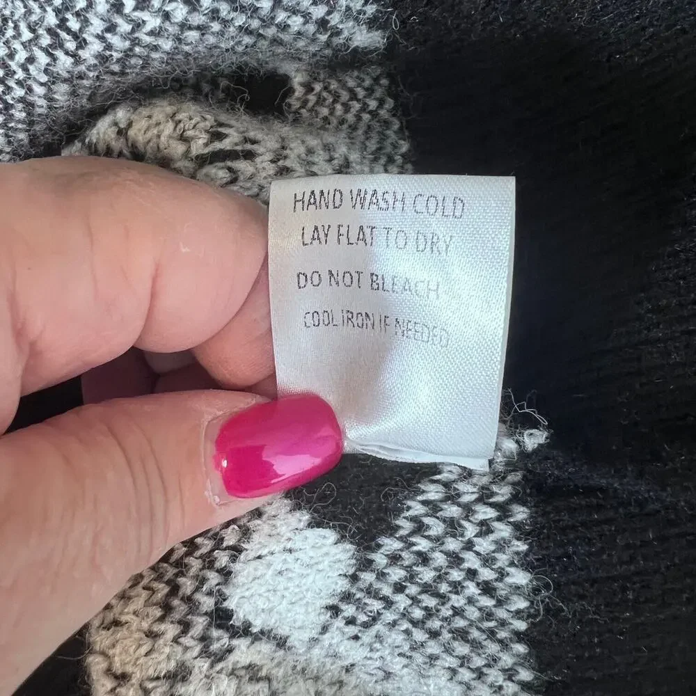 Love + Harmony Crop Sweater Womens SZ Large Black and White Argyle Chunky Retro